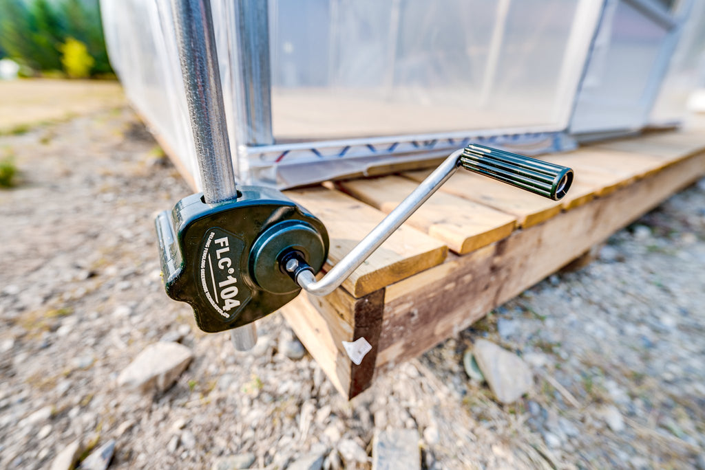 Hand crank for the roll-up ventilation sides
